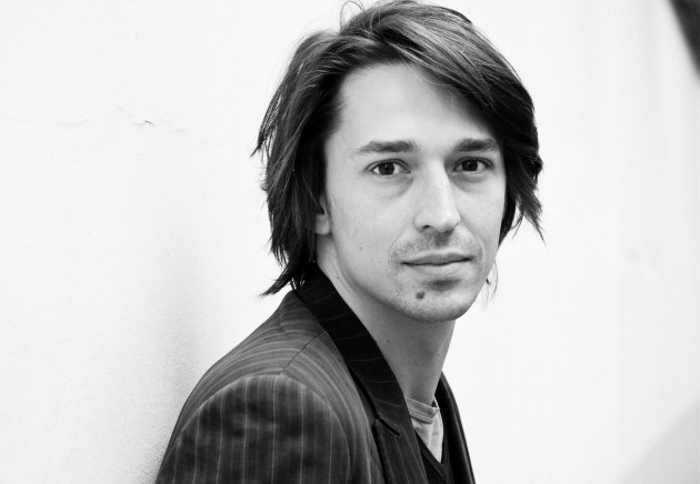 portrait-frederic-sonntag-theatre-sous-controle-surveillance-ecrans-